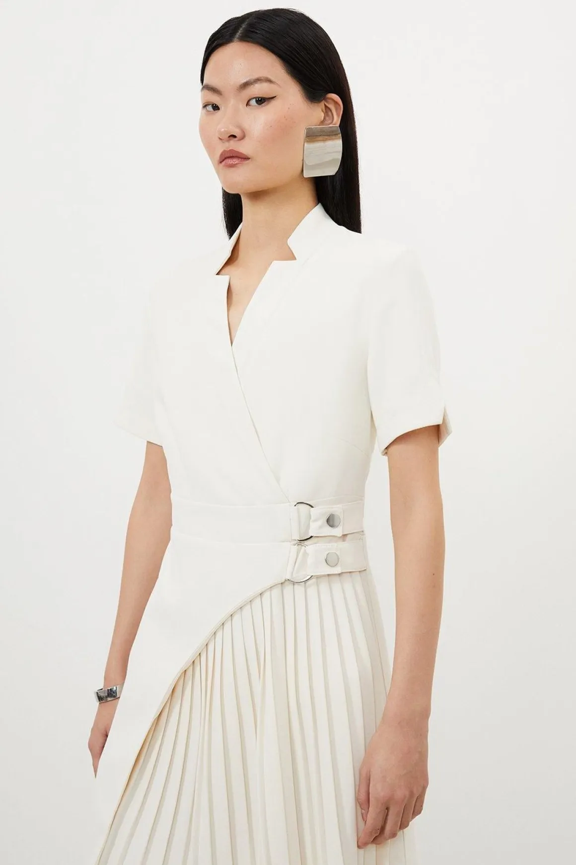 Robe Mini Croisée à Col Cranté et Plis Militaires Ajustée