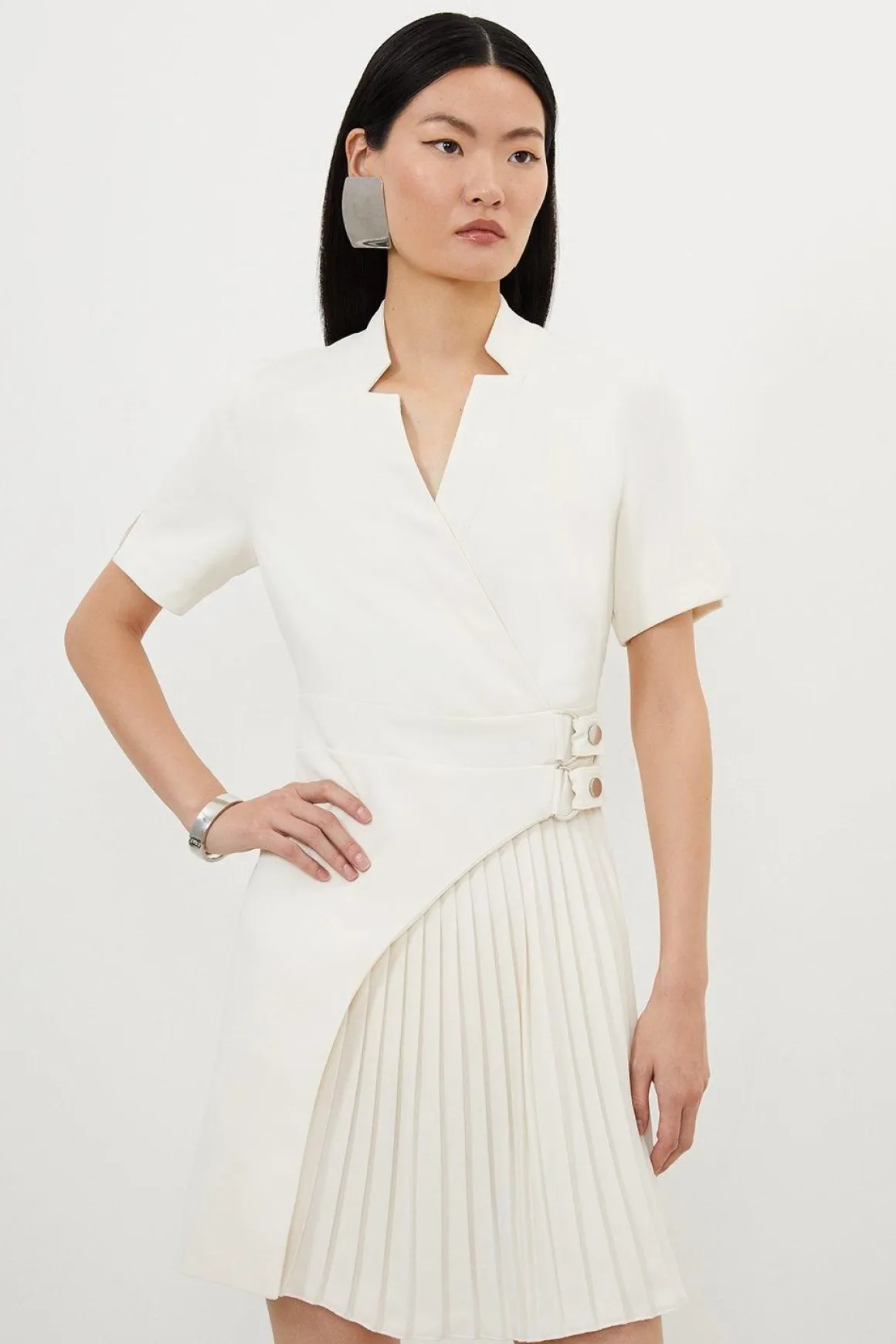 Robe Mini Croisée à Col Cranté et Plis Militaires Ajustée