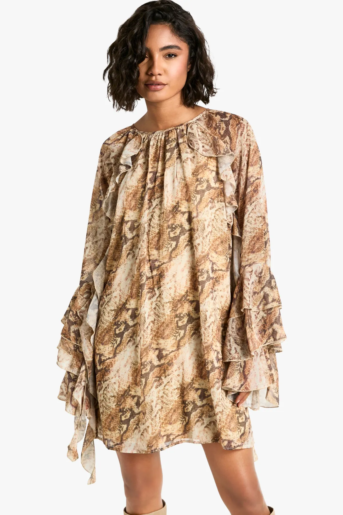 boohoo Robe mini décontractée Tall Snake à volants et manches flare<Femme Robes Courtes|Robes À Manches Longues