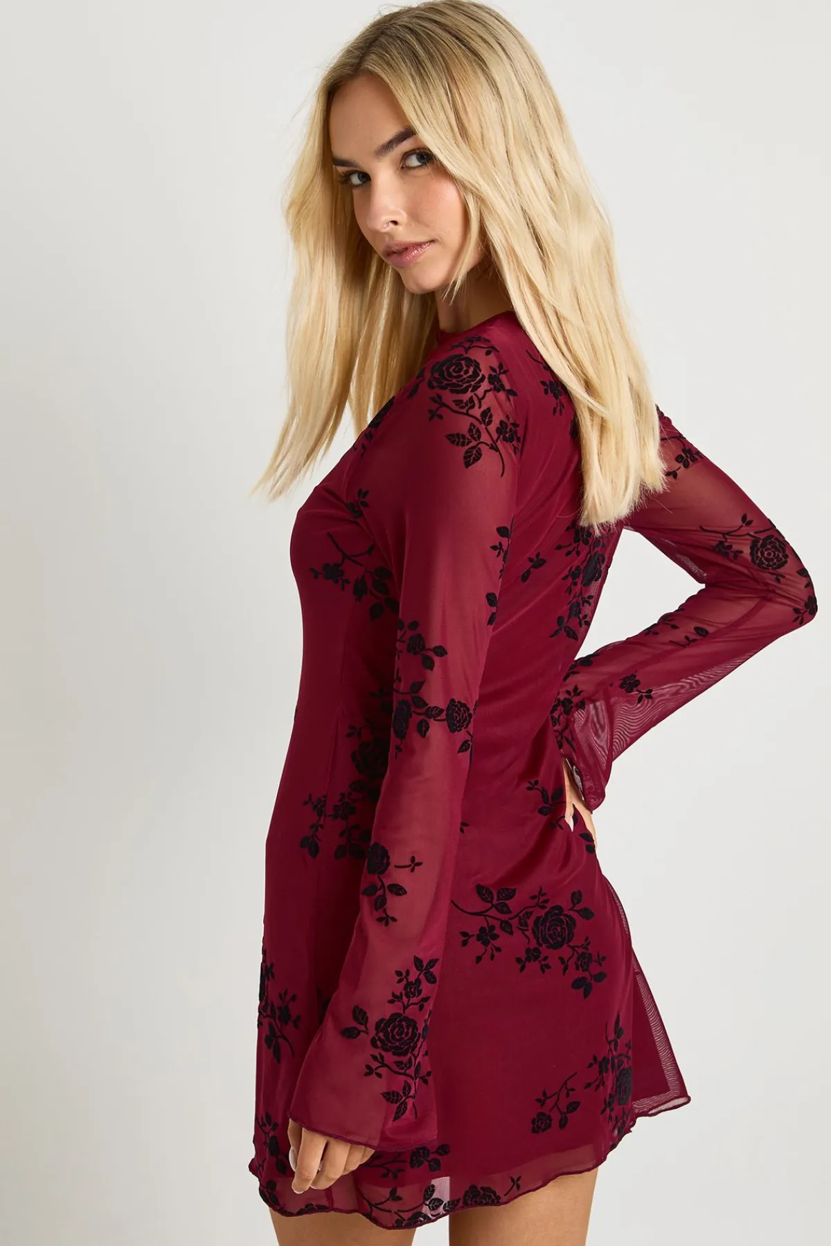 boohoo Robe mini Devore à manches évasées<Femme Robes À Manches Longues|Robes