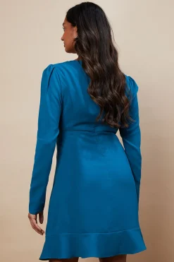 Robe Mini d'Occasion Petite en Crêpe avec Découpes et Finitions Diamantées