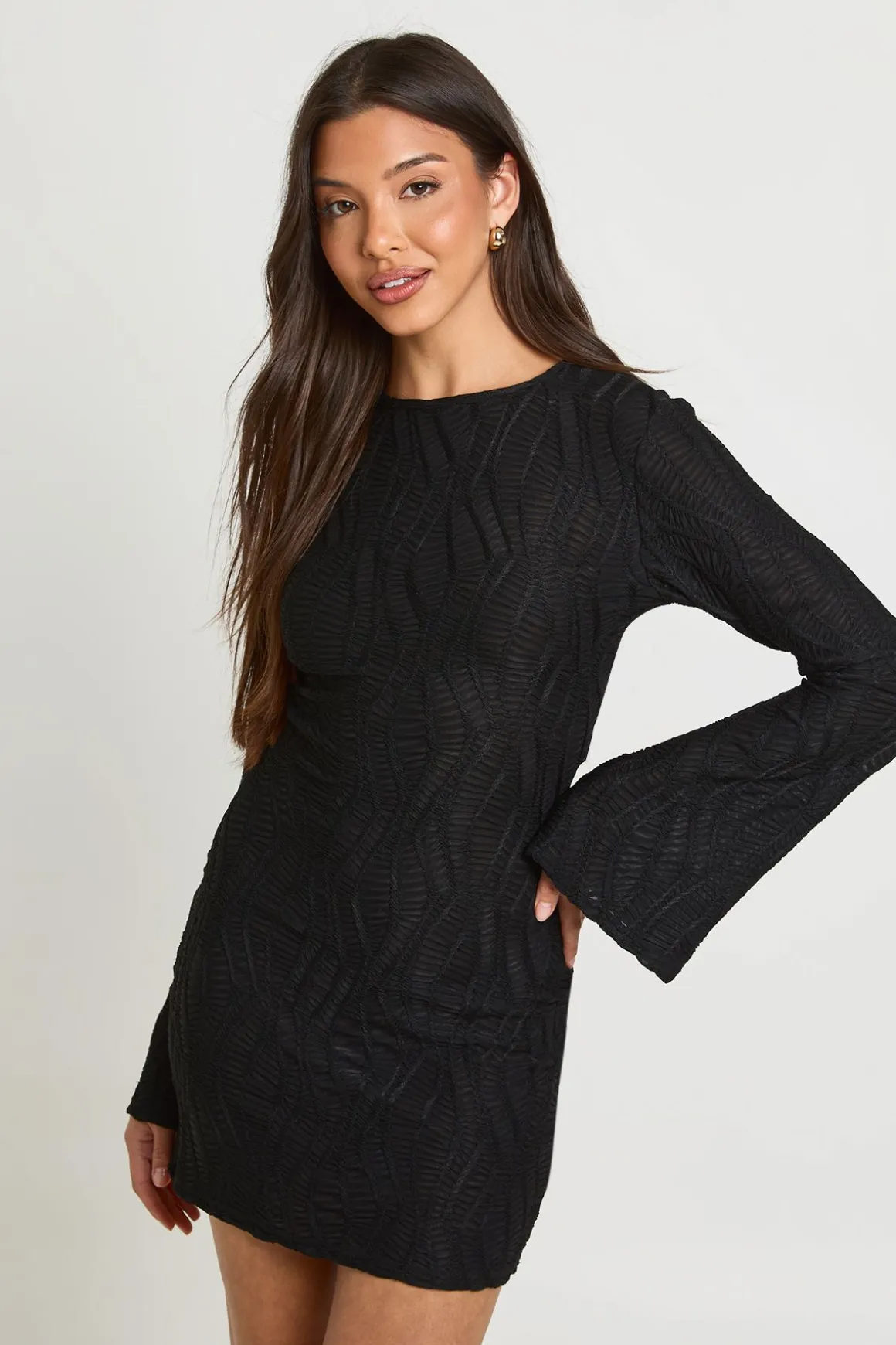 Robe Mini À Dos Ouvert Avec Manches Évasées Texturées