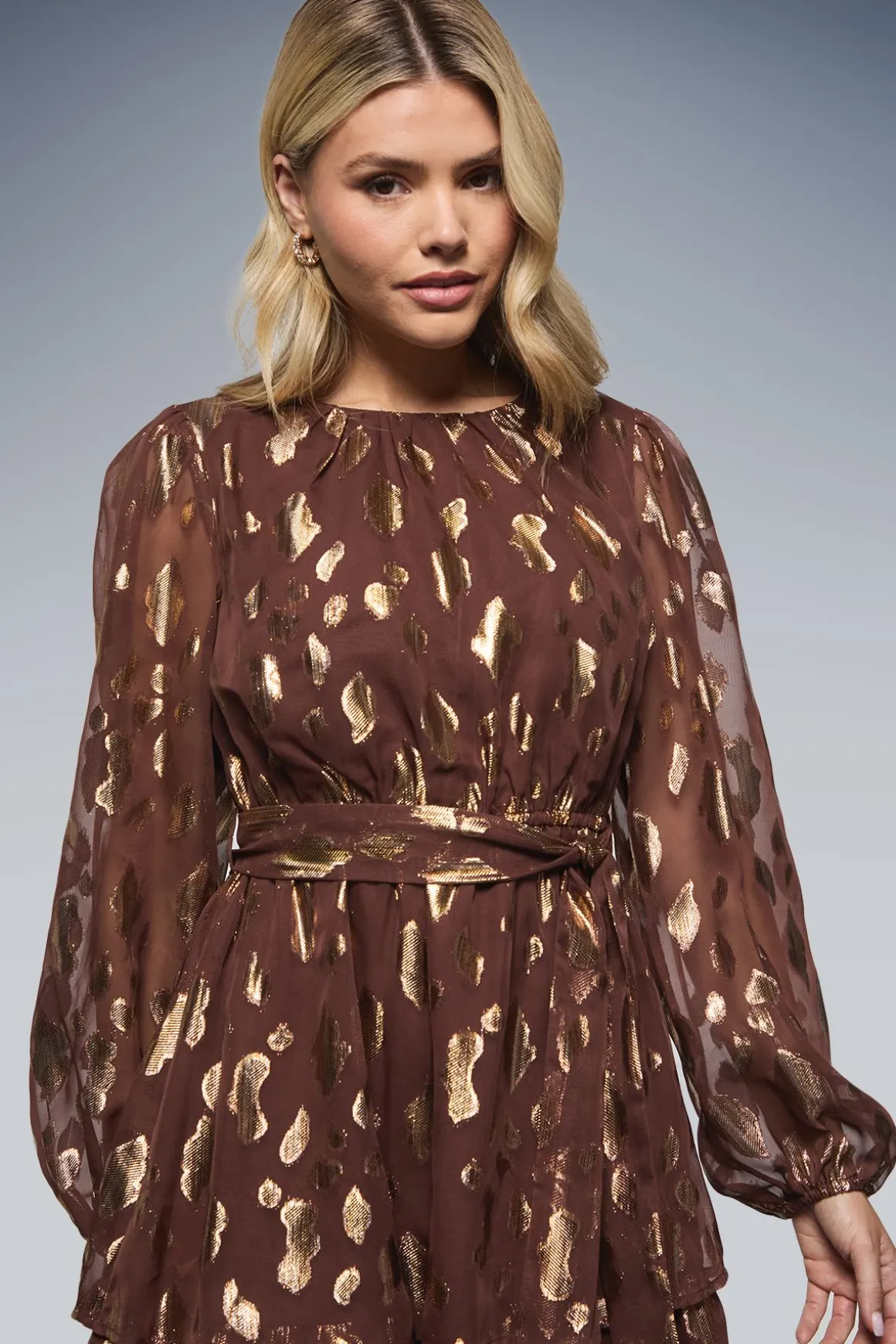 Robe Mini DP Luxe à Manches Bouffantes et Jupe Étagée en Jacquard