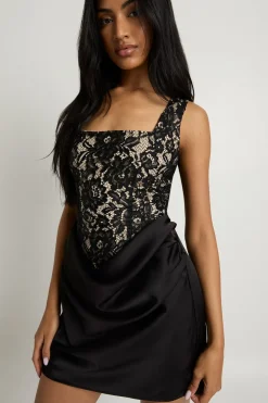 Robe mini drapée à corset en dentelle