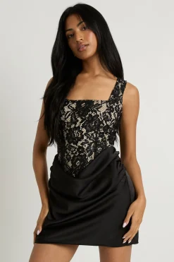 Robe mini drapée à corset en dentelle