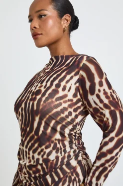 boohoo Robe Mini Droite Froncée À Imprimé Floral Grande Taille<Femme Robes À Manches Longues|Robes