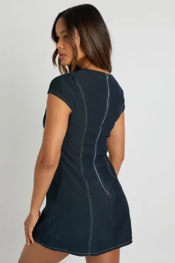 Robe mini droite à manches cap