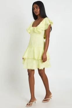 Robe Mini À Détail Dos Ouvert Et Volants Pour Occasion Spéciale