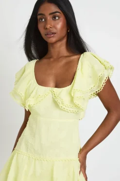 Robe Mini À Détail Dos Ouvert Et Volants Pour Occasion Spéciale