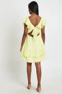 Robe Mini À Détail Dos Ouvert Et Volants Pour Occasion Spéciale