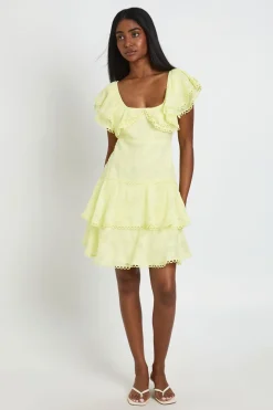 Robe Mini À Détail Dos Ouvert Et Volants Pour Occasion Spéciale