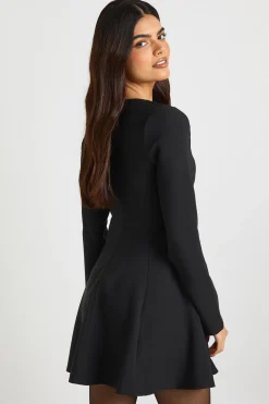 Robe mini à détails de couture, manches longues, ourlet évasé