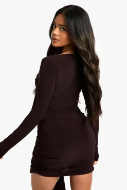 boohoo Robe Mini à Détail Torsadé et Froncé<Femme Looks Chocolat|Robes Moulantes