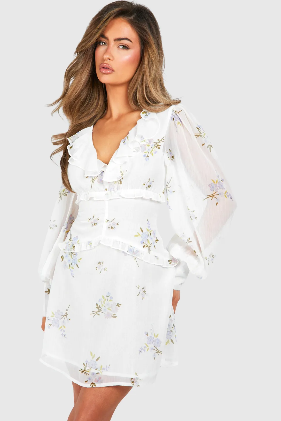 Robe mini en chiffon fleuri à volants