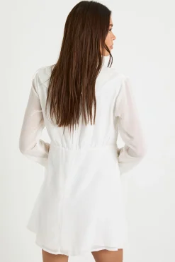 Robe mini en chiffon à taille froncée