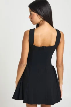 Robe Mini À Encolure Carrée Et Jupe Évasée