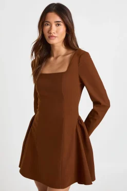 Robe Mini à Encolure Carrée Manches Longues et Jupe Évasée