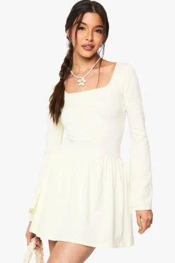 boohoo Robe mini à encolure carrée, épaules tombantes et ourlet bouffant<Femme Robes Patineuses|Robes À Manches Longues