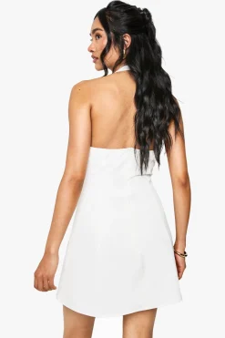 Robe mini à encolure halter avec détail de boucle