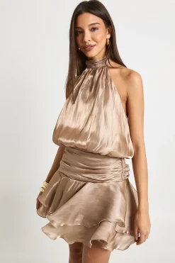 Robe mini à encolure halter en satin texturé, jupe froncée à volants