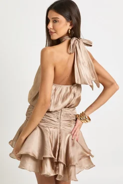 Robe mini à encolure halter en satin texturé, jupe froncée à volants