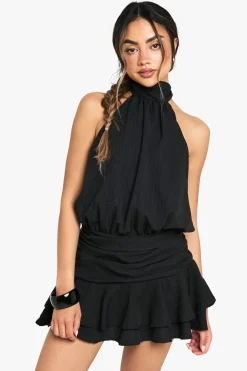 Robe mini à encolure halterneck avec jupe texturée froncée à volants