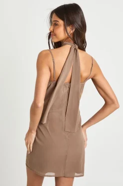 Robe mini à encolure haute avec bonnet froncé