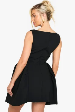 Robe mini à encolure Slash et jupe ample
