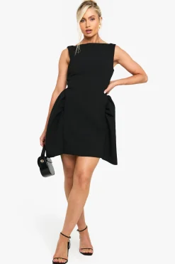 Robe mini à encolure Slash et jupe ample