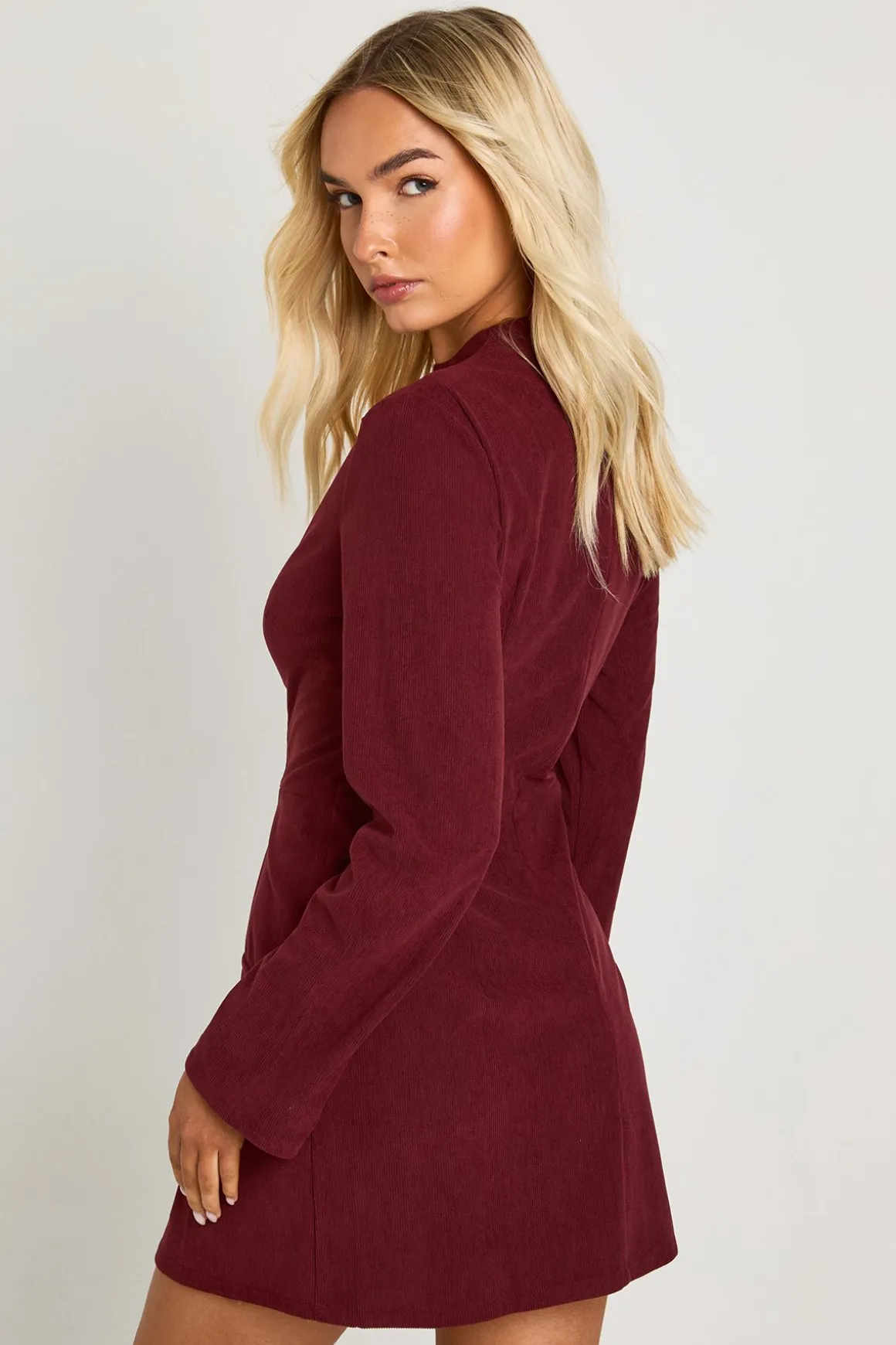 Robe mini en corde à col haut