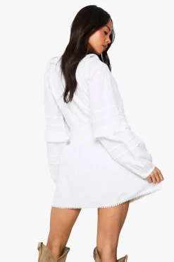 Robe mini en coton à volants avec bordure en dentelle et manches longues