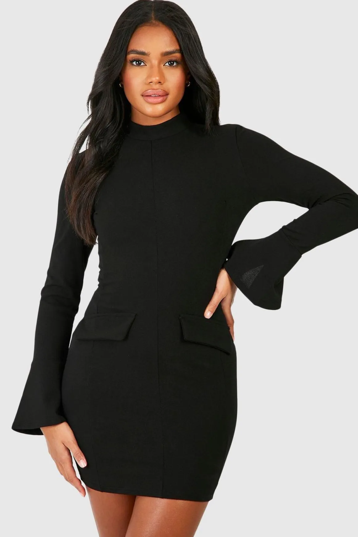 Robe mini en crêpe à col montant et détails poches