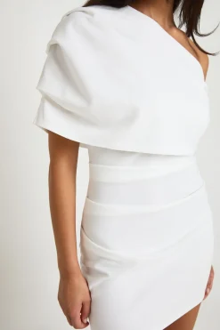 boohoo Robe Mini En Crêpe Jersey À Épaule Drapée<Femme Robes Moulantes|Tons Neutres