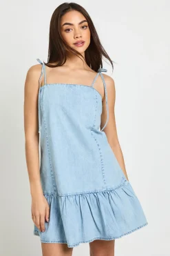 Robe Mini En Denim À Bretelles Avec Ourlet Asymétrique