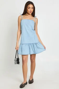 Robe Mini En Denim À Bretelles Avec Ourlet Asymétrique