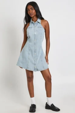 Robe Mini En Denim Cintrée À Encolure Américaine Et Boutonnage Devant