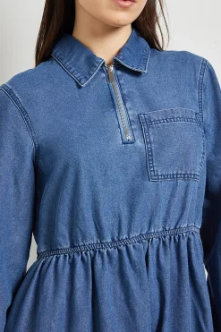 Robe Mini En Denim À Manches Longues Avec Détail De Poche Et Fermeture Zippée Devant