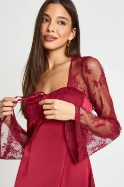 boohoo Robe mini en dentelle à manches évasées<Femme Satin Et Dentelle|Robes À Manches Longues