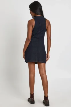 boohoo Robe Mini En Jean Sans Manches À Taille Cintrée<Femme Denim|Denim