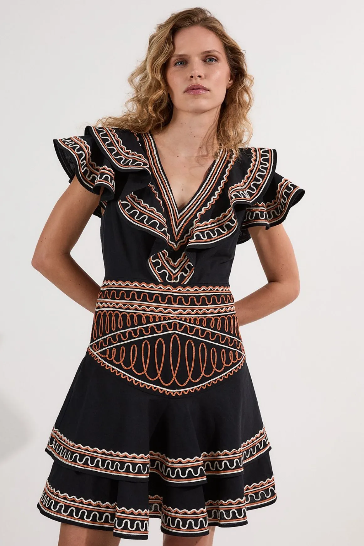 Robe mini en lin de coton brodé tissé à décolleté plongeant