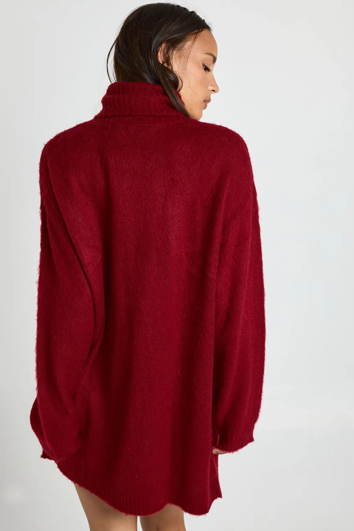 Robe mini en maille brossée ultra douce avec col roulé