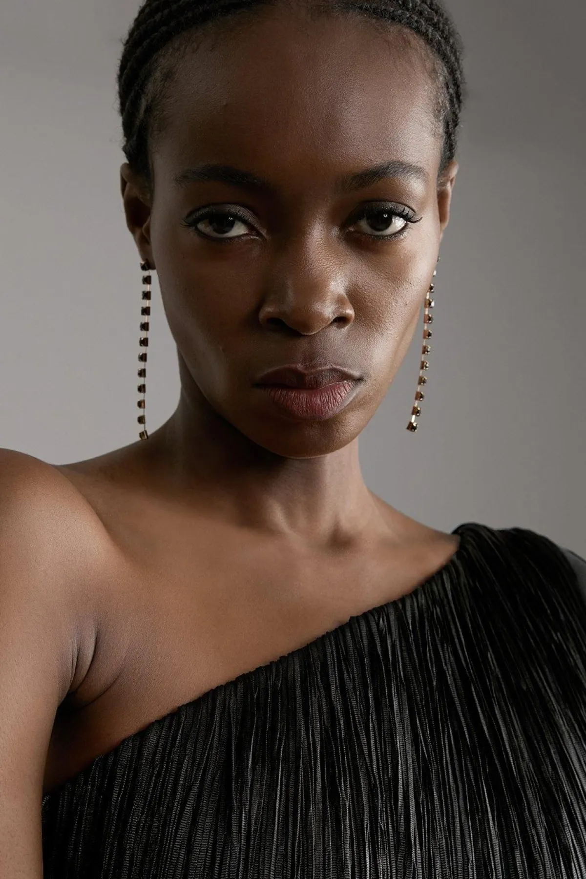 KarenMillen Robe mini en maille modelante bandage, à une épaule et franges<Femme Pulls Et Gilets|Toutes Les Mailles