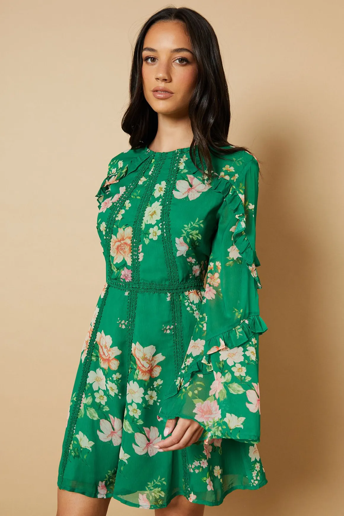 Robe Mini en Mousseline Florale avec Finitions en Dentelle