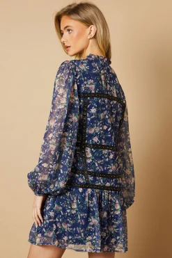 Robe Mini en Mousseline Florale avec Finitions Brodées à la Main