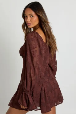 boohoo Robe Mini En Mousseline À Motif Floral Dévoré Avec Ourlet À Godets<Femme Looks Chocolat|Robes Patineuses