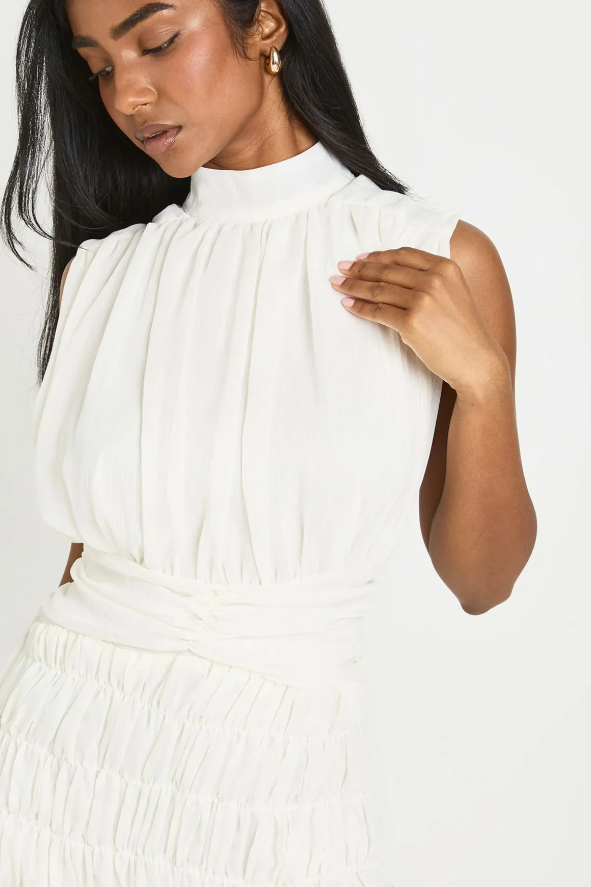 Robe Mini En Mousseline Texturée À Col Montant Et Ourlet Asymétrique