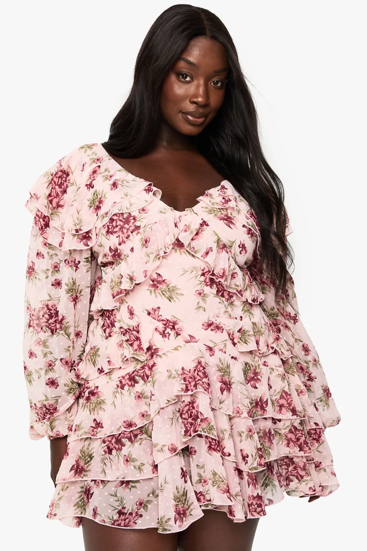 boohoo Robe Mini En Mousseline À Volants Motif Floral Grande Taille<Femme Robes Courtes|Robes À Manches Longues