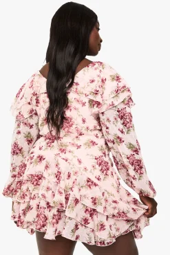 boohoo Robe Mini En Mousseline À Volants Motif Floral Grande Taille<Femme Robes Courtes|Robes À Manches Longues