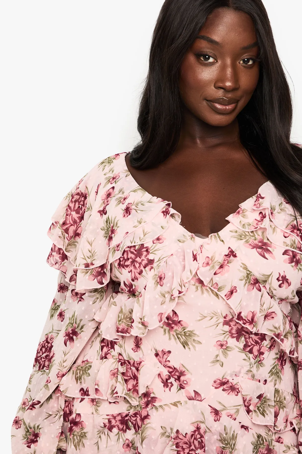 boohoo Robe Mini En Mousseline À Volants Motif Floral Grande Taille<Femme Robes Courtes|Robes À Manches Longues