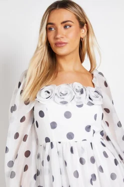 Robe Mini En Organza Imprimé À Encolure Carrée Avec Détail Floral Dp Luxe